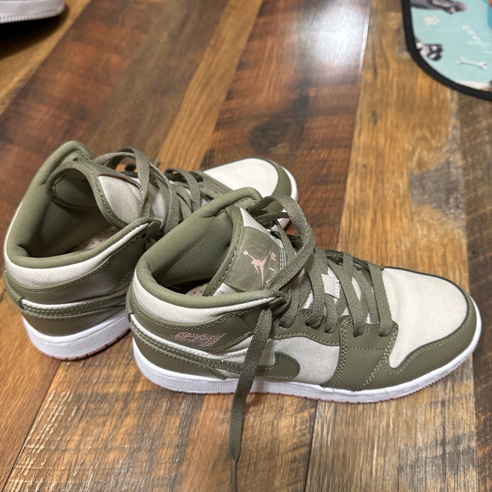 Air Jordan 1 Mid GG 'Bleached Coral' Sneakers Size 4Y